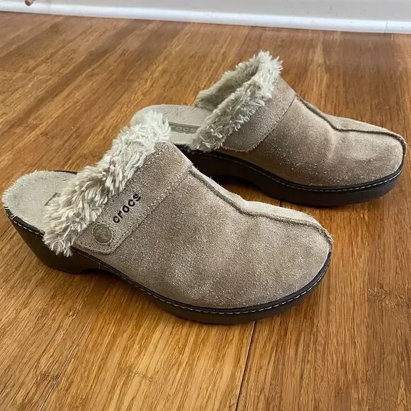 Crocs Cobbler Suede Mules Clogs Faux Fur Lined Womens 8 Brown Slip On 2.5" - Picture 6 of 10